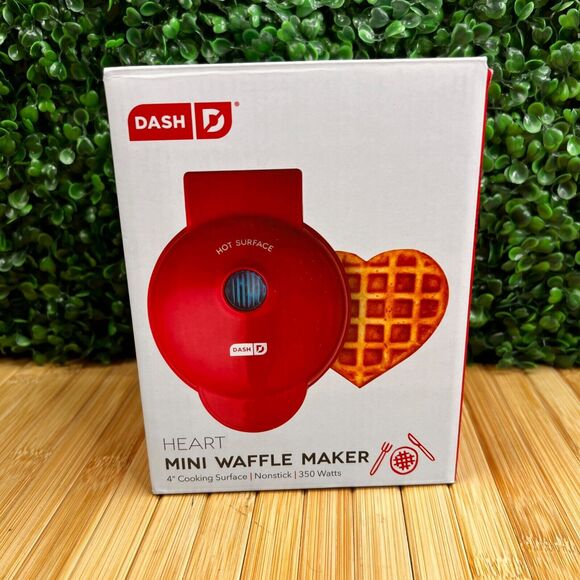 NIB Red Valentine Heart Dash Mini Waffle Maker Machine 4" New Great Gift - Picture 3 of 8